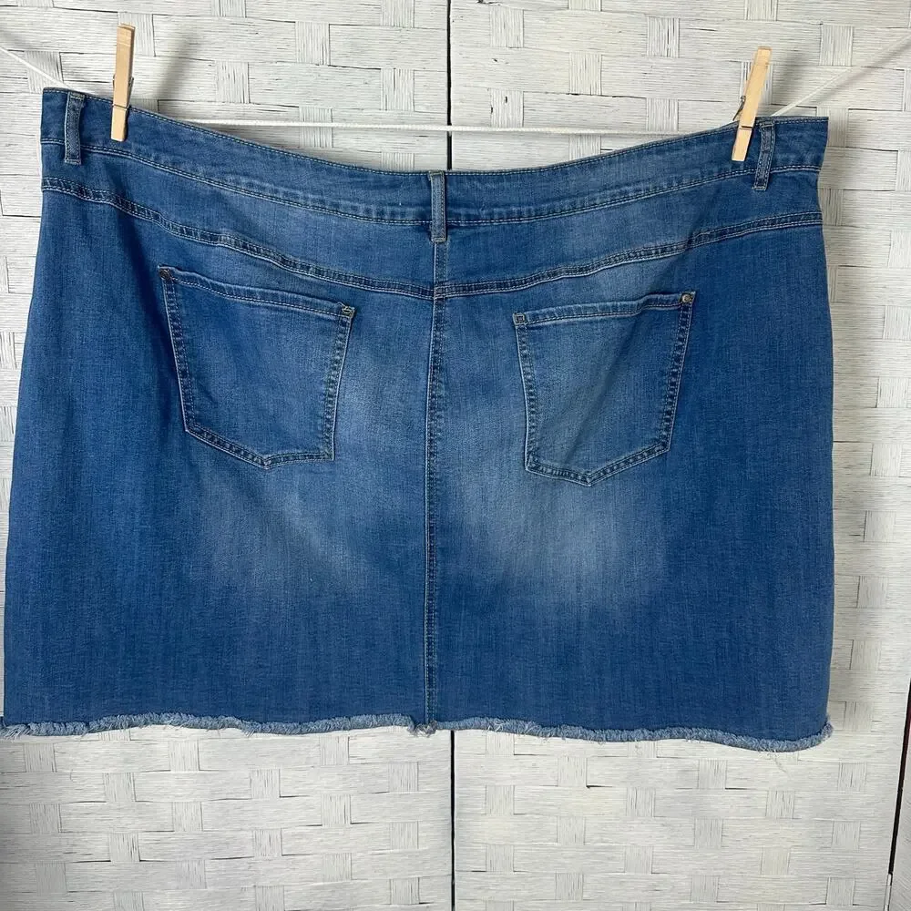 EST.1946 Denim skirt embroidered on sides, packets,‎ zip fly, ram hem plus size